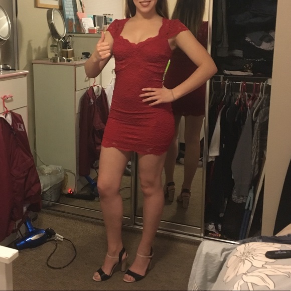 Red Lace Bodycon dress - Picture 5 of 6